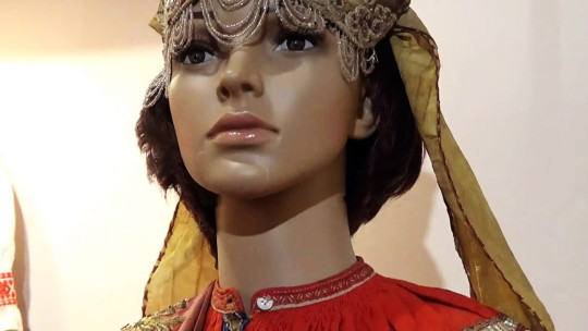 О праздничном женском костюме XIX века рассказывает Устюженский музей